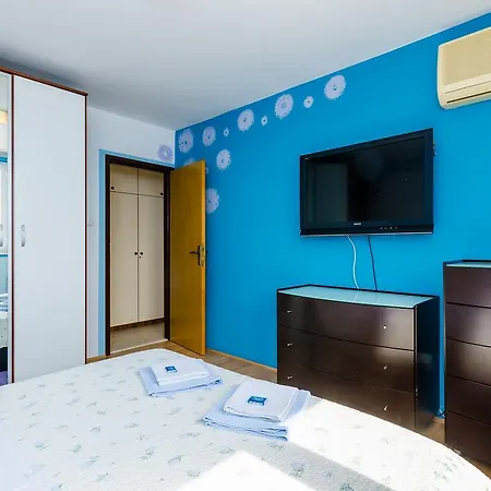 Antony Apartment *