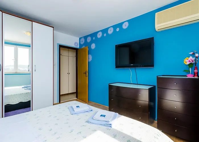 Antony Apartment *